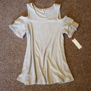 NWT Elle brand cold shoulder top